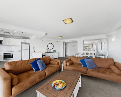 07_unit_70_45_hayle_street_burleigh_heads_queensland_4220