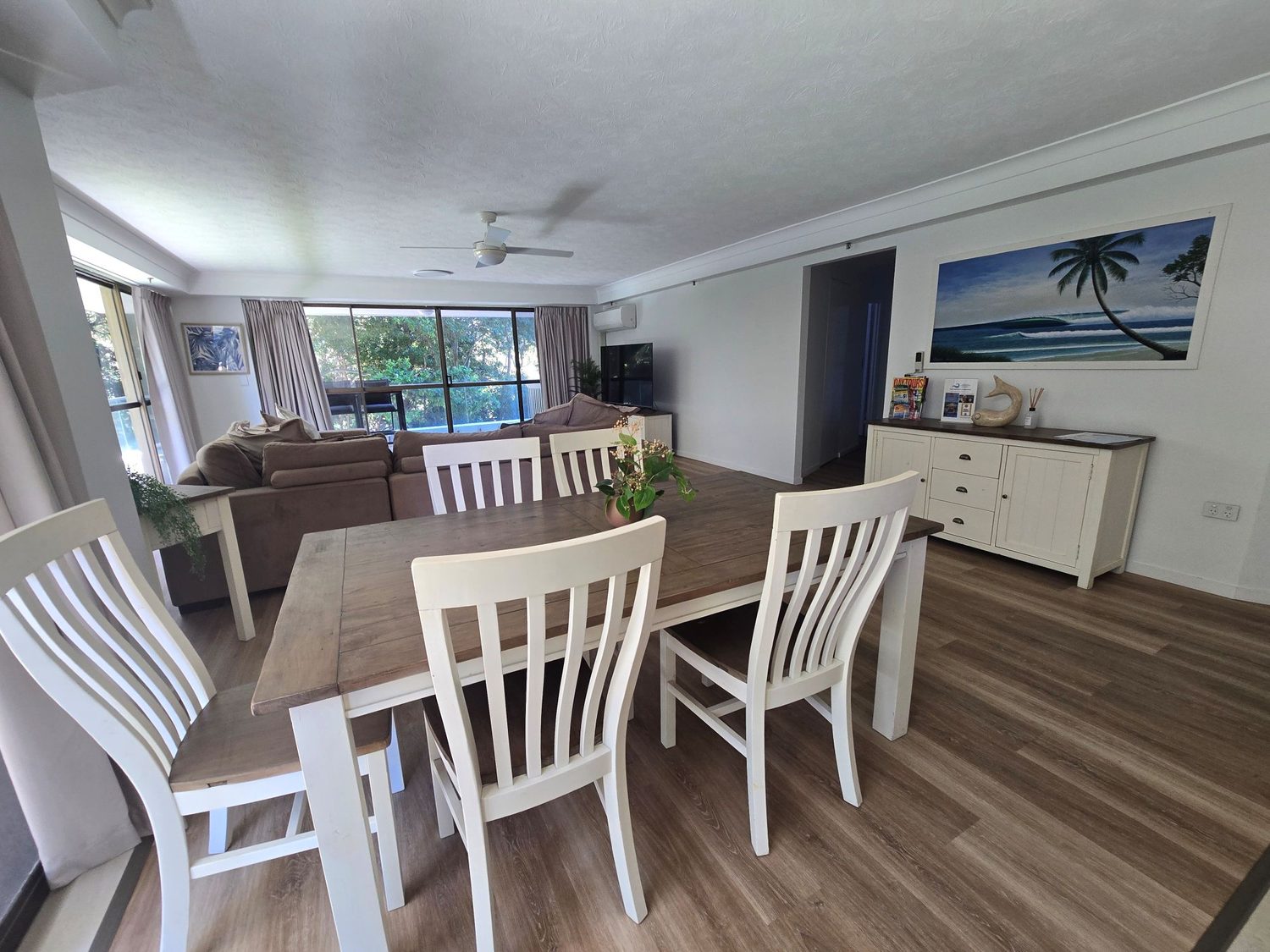 Spacious 2 bedroom unit with Hinterland Views large dining area spacious living