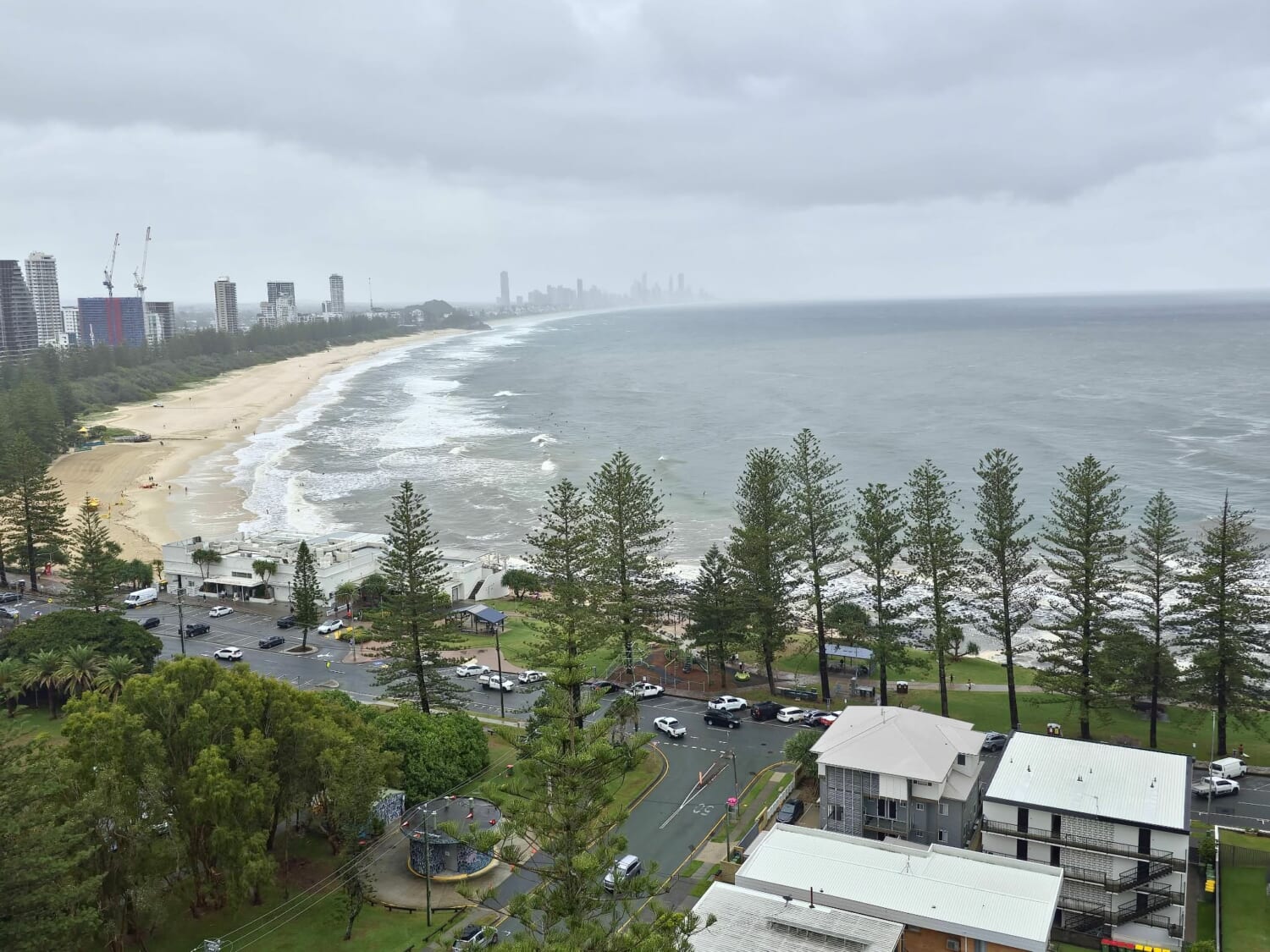 Burleigh Heads beachfront accommodation ocean view at Gemini Court